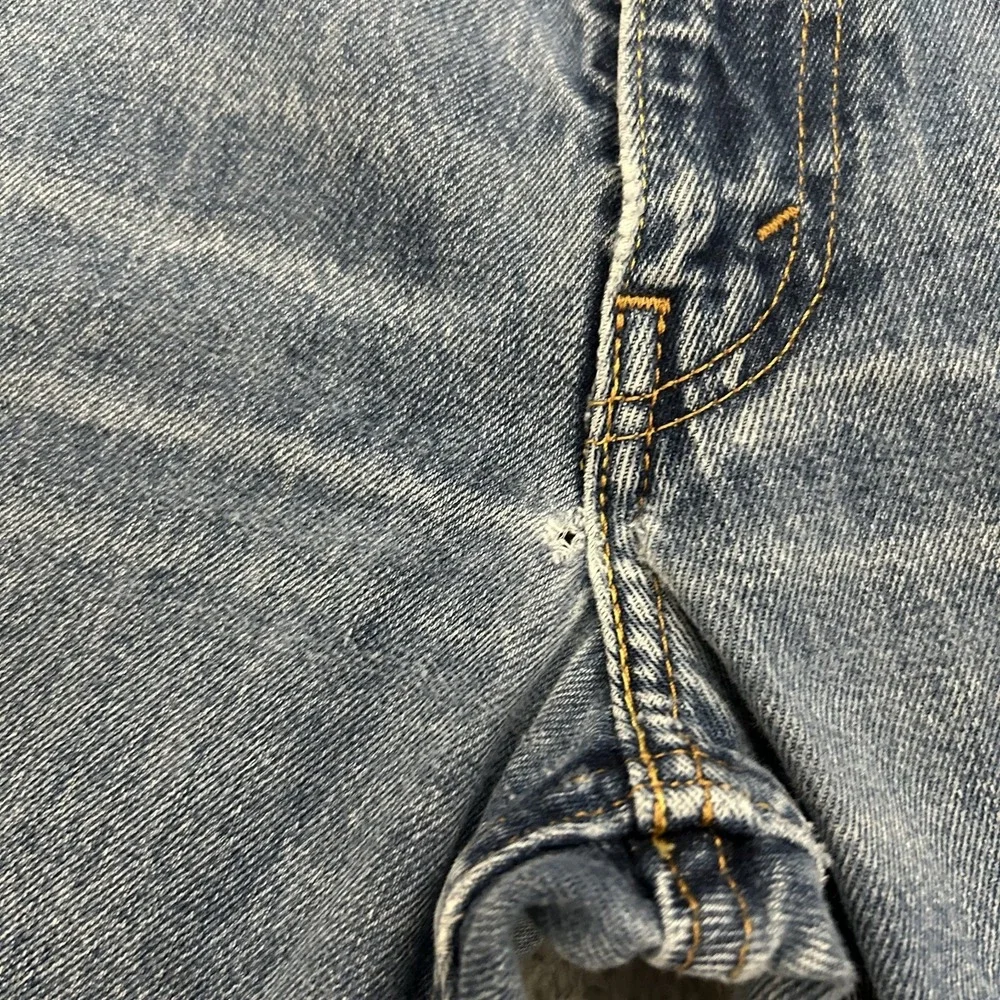 Levis Jeans Mens 33x30 Blue Denim 550 Relaxed Fit Tapered Cotton American Y2K